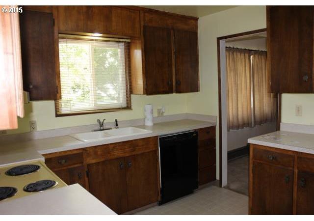 1903 Southwest 44th Street Pendleton, OR 97801 - Photo 5 of 11