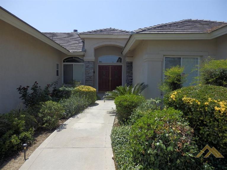 4001 Bridgewater Way Bakersfield, CA 93313 - Photo 3 of 25