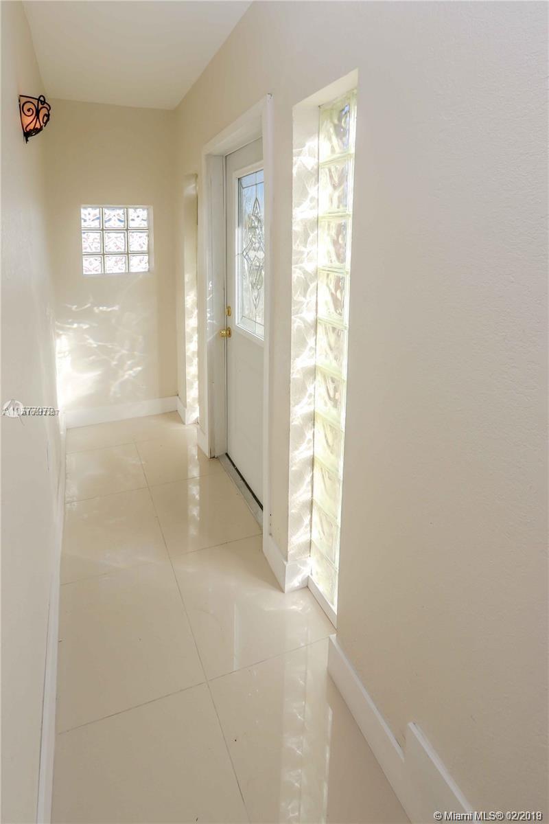 4634 Southwest 127th Place Miami, FL 33175 - Photo 8 of 23