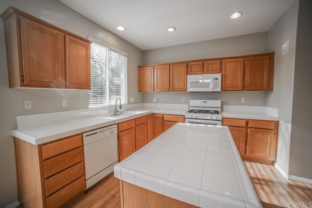 39 Copper Leaf Irvine, CA 92602 - Photo 3 of 49