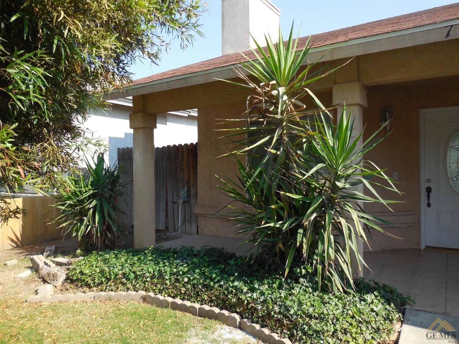 715 Fairview Road Bakersfield, CA 93307 - Photo 3 of 28 Gallery Image 3