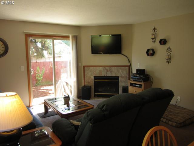 5508 Southeast Knapp Street Portland, OR 97206 - Photo 5 of 13