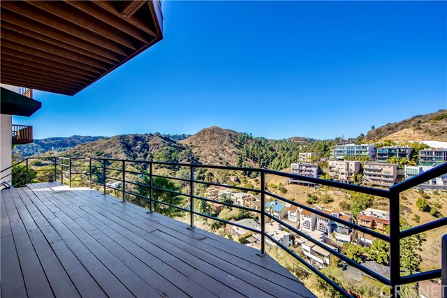 6407 La Punta Drive Los Angeles, CA 90068 - Photo 12 of 19