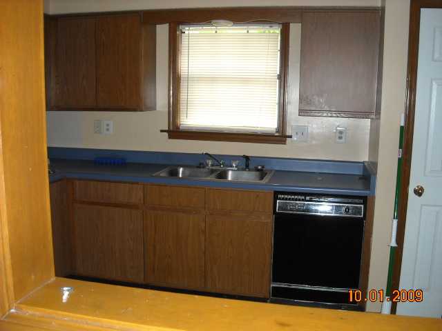 4195 Hickory Grove Road Memphis, TN 38141 - Photo 5 of 5 Kitchen has pantry, dishwasher, microwave