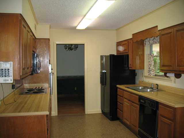 Excellent Kitchen w/refrig, micro,dishwasher!