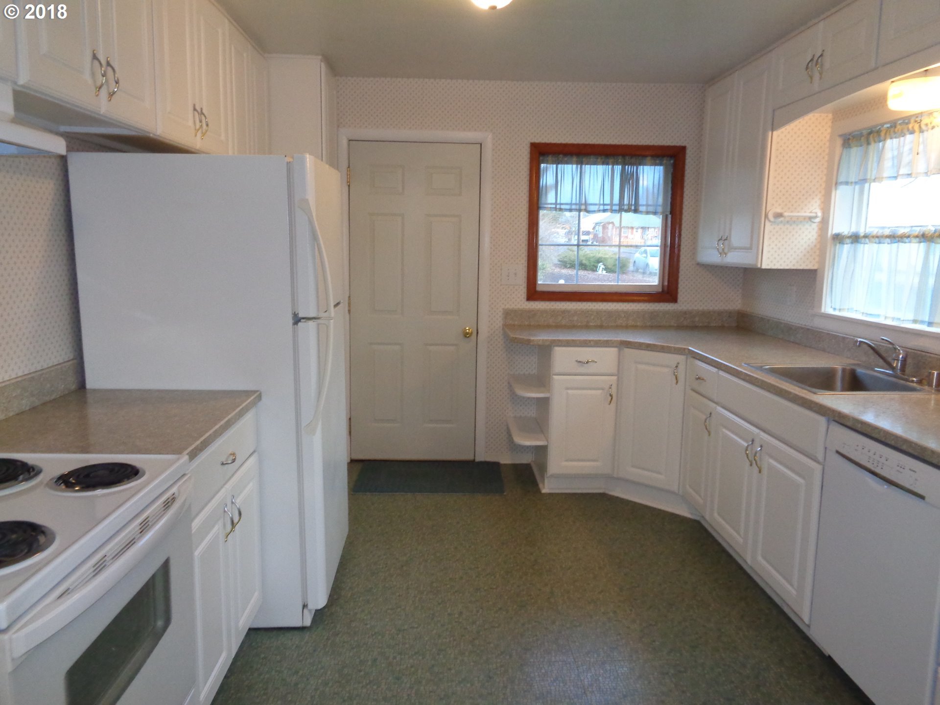 370 Northeast 4th Street Dufur, OR 97021 - Photo 7 of 18 Gallery Image 7