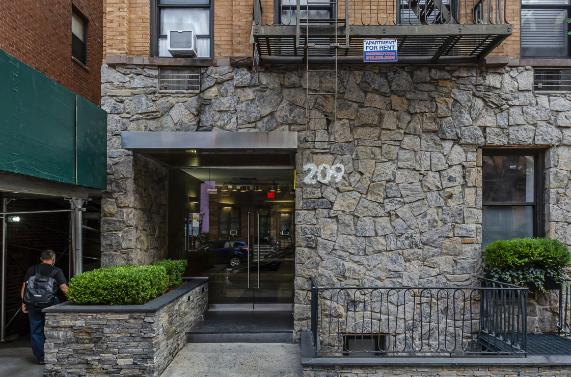 209 E 25th St, Manhattan, NY 10010 - Photo 2 of 2