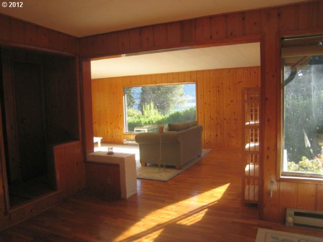 1042 Riverside Drive Washougal, WA 98671 - Photo 5 of 16 Gallery Image 5