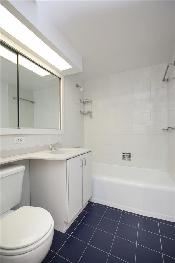 155 East 76th Street, Unit 10D Manhattan, NY 10021 - Photo 10 of 11 Photo