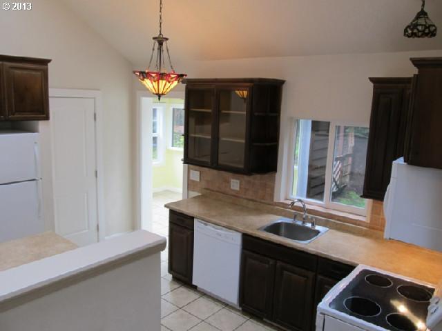 9705 Southwest Lancaster Road Portland, OR 97219 - Photo 3 of 16 Gallery Image 3
