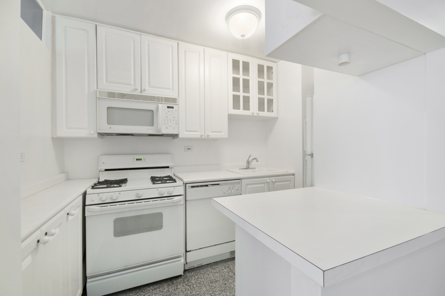 425 East 63rd Street, Unit W8E Manhattan, NY 10065 - Photo 4 of 8