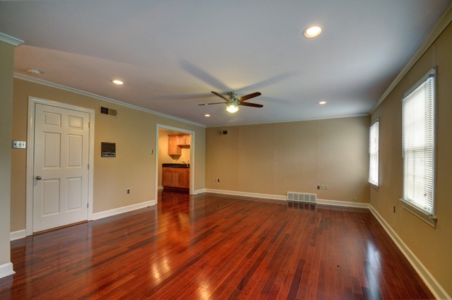 725 South Shady Grove Road Memphis, TN 38120 - Photo 20 of 25 Upstairs Has it's Own Level of Privacy! Makes a Great Private Bedroom/Bath or An Unbelievable Media Room!