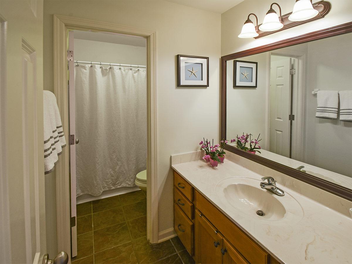 750 Southern Home Road Collierville, TN 38017 - Photo 15 of 23 Upstairs is the 3rd bath. Again,very neutral fixtures give you the opportunity to give any room in this home your special touch.