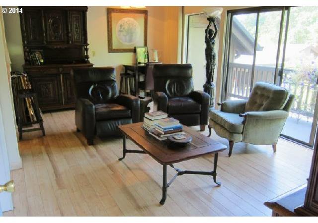 7722 Southwest Barnes Road, Unit D Portland, OR 97225 - Photo 6 of 16 Gallery Image 6