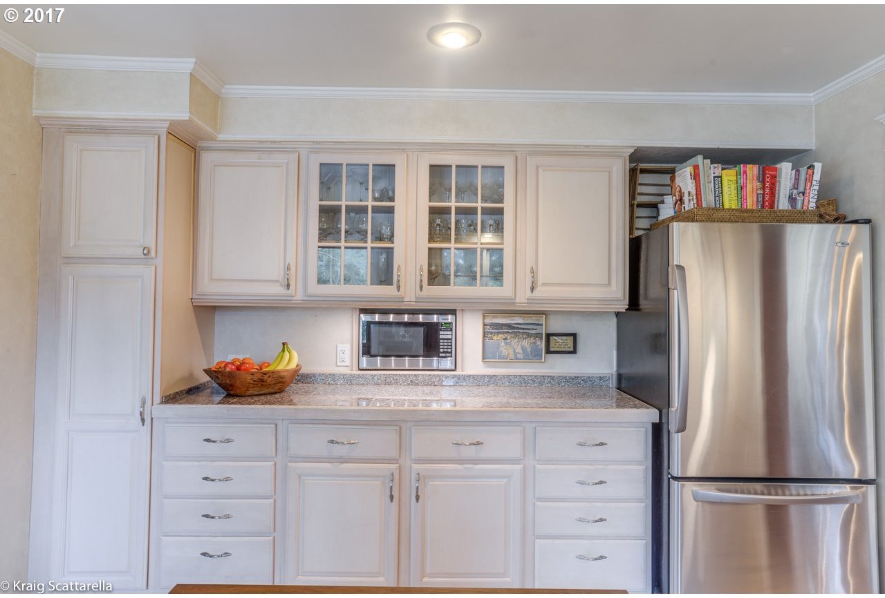 12314 Southwest Lesser Road Portland, OR 97219 - Photo 13 of 31 Gallery Image 13
