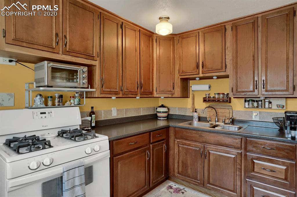 932 Prairie Road Colorado Springs, CO 80909 - Photo 10 of 25
