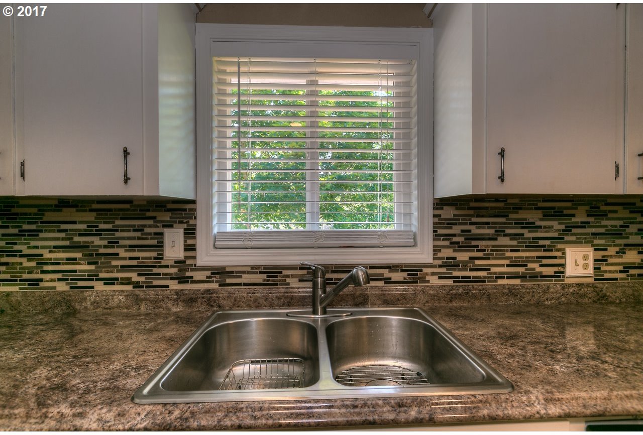 5823 Silverton Road Northeast Salem, OR 97305 - Photo 14 of 32 Gallery Image 14