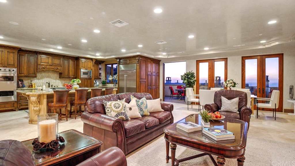 707 Esplanade, Unit B Redondo Beach, CA 90277 - Photo 12 of 39