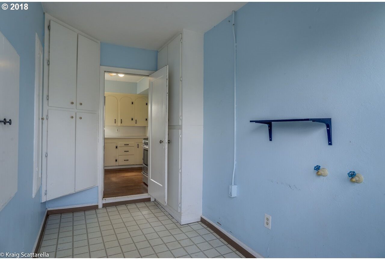 3455 Southwest Alice Street Portland, OR 97219 - Photo 7 of 19 Gallery Image 7