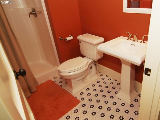 6927 Southwest 27th Avenue Portland, OR 97219 - Photo 7 of 16