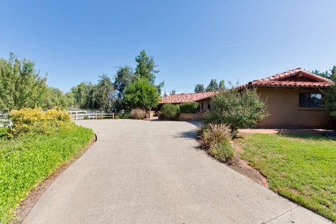 30752 Cool Valley Ranch Lane Valley Center, CA 92082 - Photo 2 of 25 Gallery Image 2