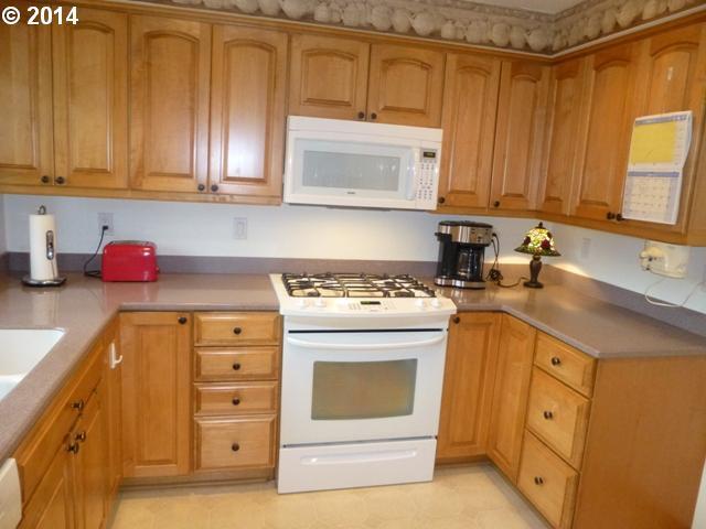 14670 Southwest Glenbrook Road Beaverton, OR 97007 - Photo 3 of 14 Gallery Image 3