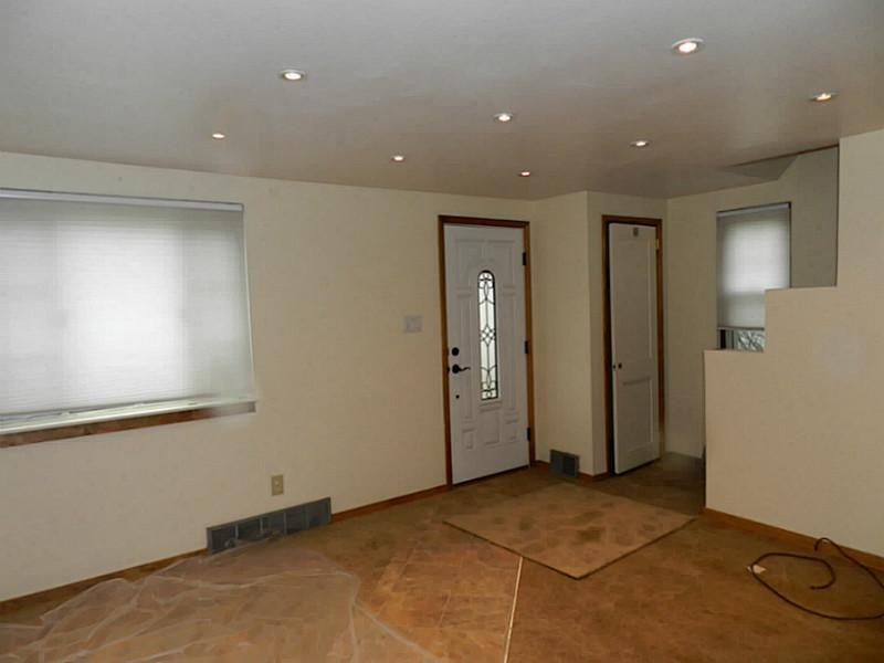 643 Ridgemont Drive Pittsburgh, PA 15220 - Photo 3 of 18 Gallery Image 3