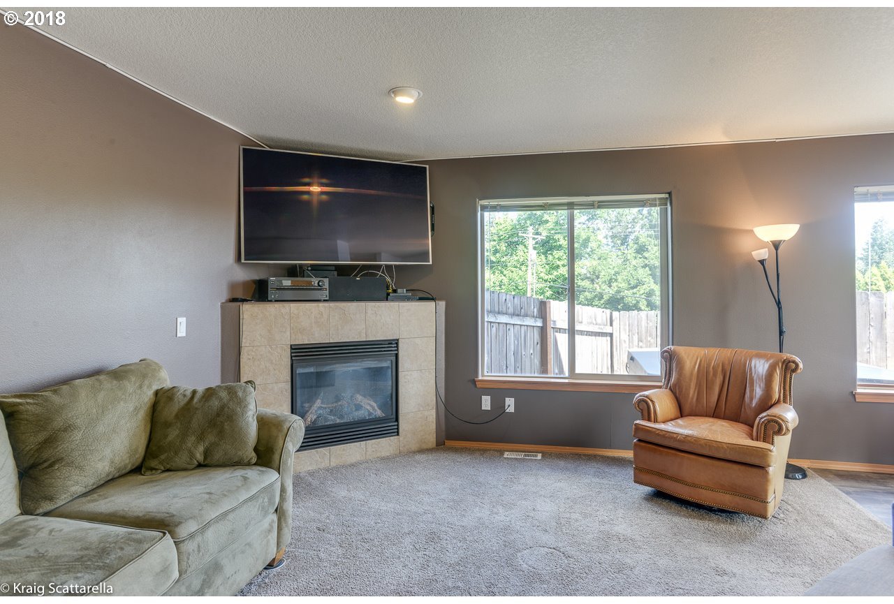568 Northeast Anderson Road Gresham, OR 97030 - Photo 5 of 27 Gallery Image 5