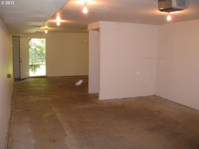 206 North Bridgeton Road Portland, OR 97217 - Photo 6 of 10 Gallery Image 6