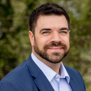 Headshot of Steven Edwards