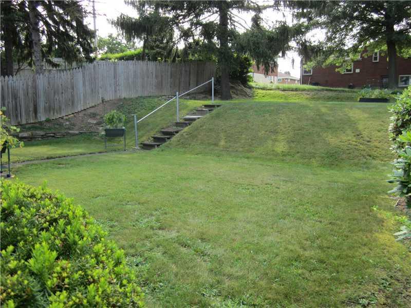 1229 Greentree Road Green Tree, PA 15220 - Photo 2 of 14 Gallery Image 2