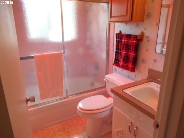 1638 Umpqua Road Woodburn, OR 97071 - Photo 8 of 16 Gallery Image 8