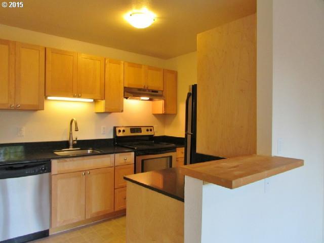 7528 Southwest Barnes Road, Unit D Portland, OR 97225 - Photo 6 of 16 Gallery Image 6