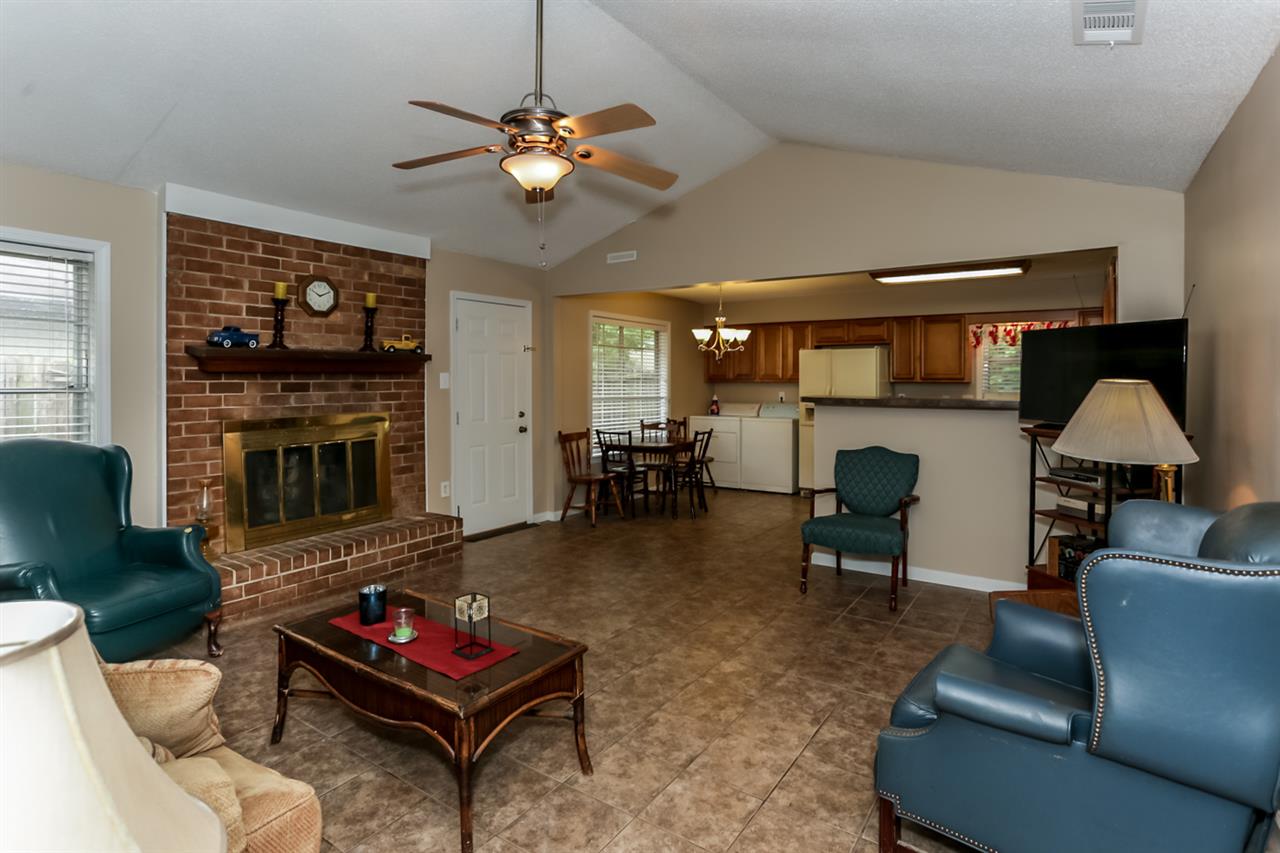 6539 Honeybrook Road Memphis, TN 38134 - Photo 7 of 25 Enjoy comfortable everyday living in the captivating great room.