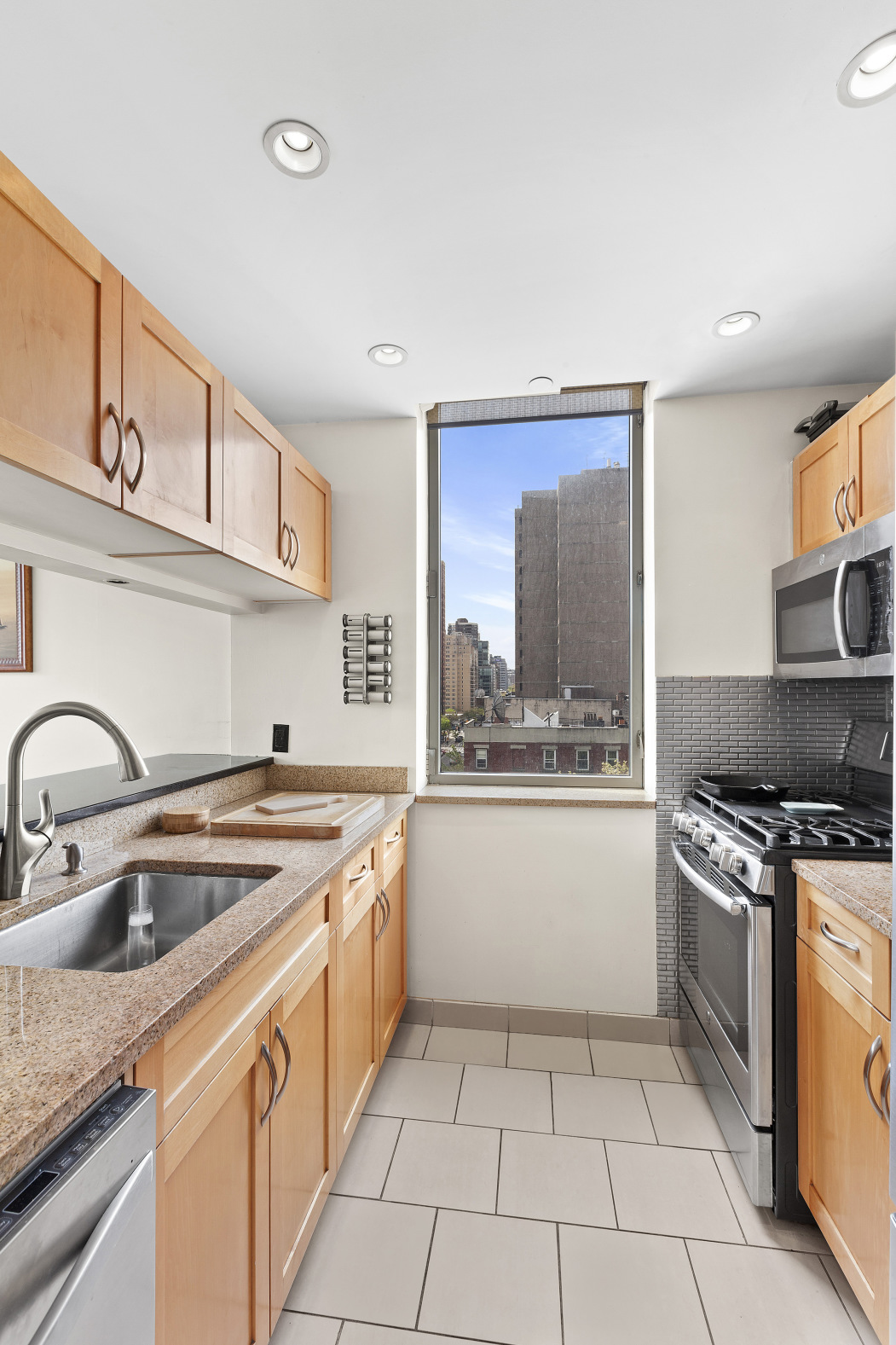 250 East 30th Street, Unit 7F Manhattan, NY 10016 - Photo 3 of 8