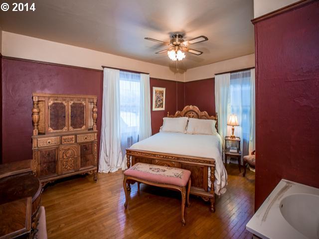 2486 Northwest Raleigh Street Portland, OR 97210 - Photo 12 of 16 Gallery Image 12