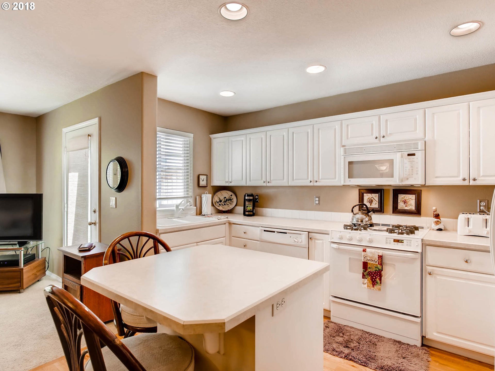 22030 Southwest Grahams Ferry Road, Unit C Tualatin, OR 97062 - Photo 9 of 27 Gallery Image 9
