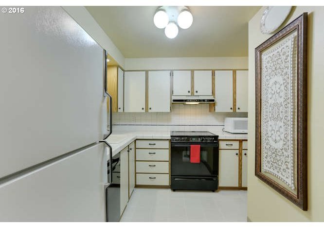 14828 Southwest 109th Avenue Tigard, OR 97224 - Photo 6 of 31