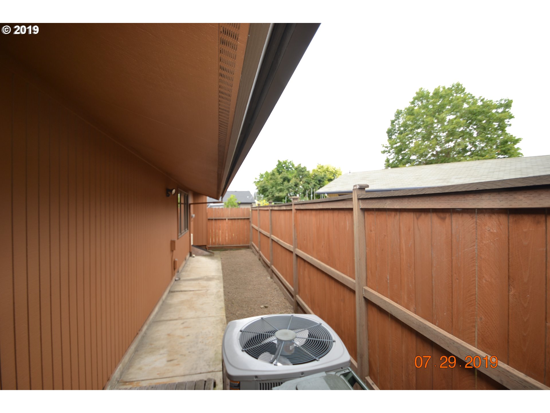 606 T Street Springfield, OR 97477 - Photo 4 of 14