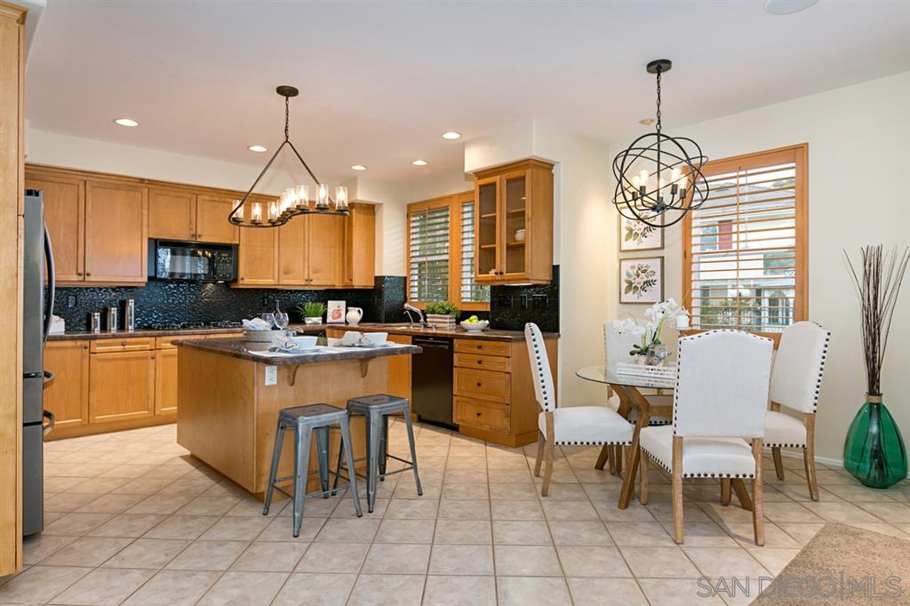 6033 Oakgate Row La Jolla, CA 92037 - Photo 8 of 25