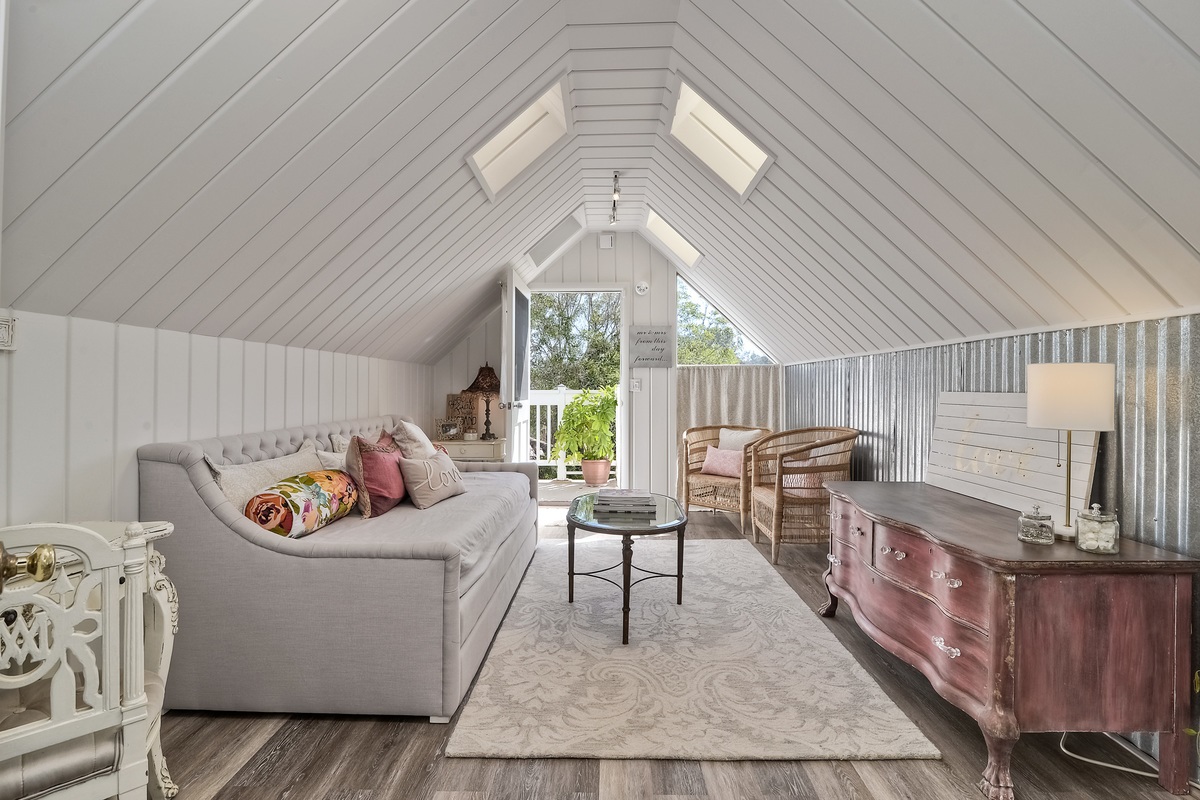 4763 Sun Valley Road Del Mar, CA 92014 - Photo 17 of 25 This is the detached room with private entrance.