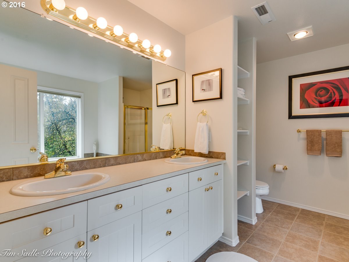 4402 Southwest Palatine Street Portland, OR 97219 - Photo 12 of 22