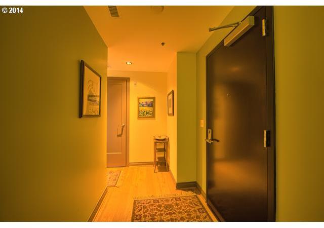 2448 Northwest Westover Road, Unit 201 Portland, OR 97210 - Photo 9 of 16 Gallery Image 9