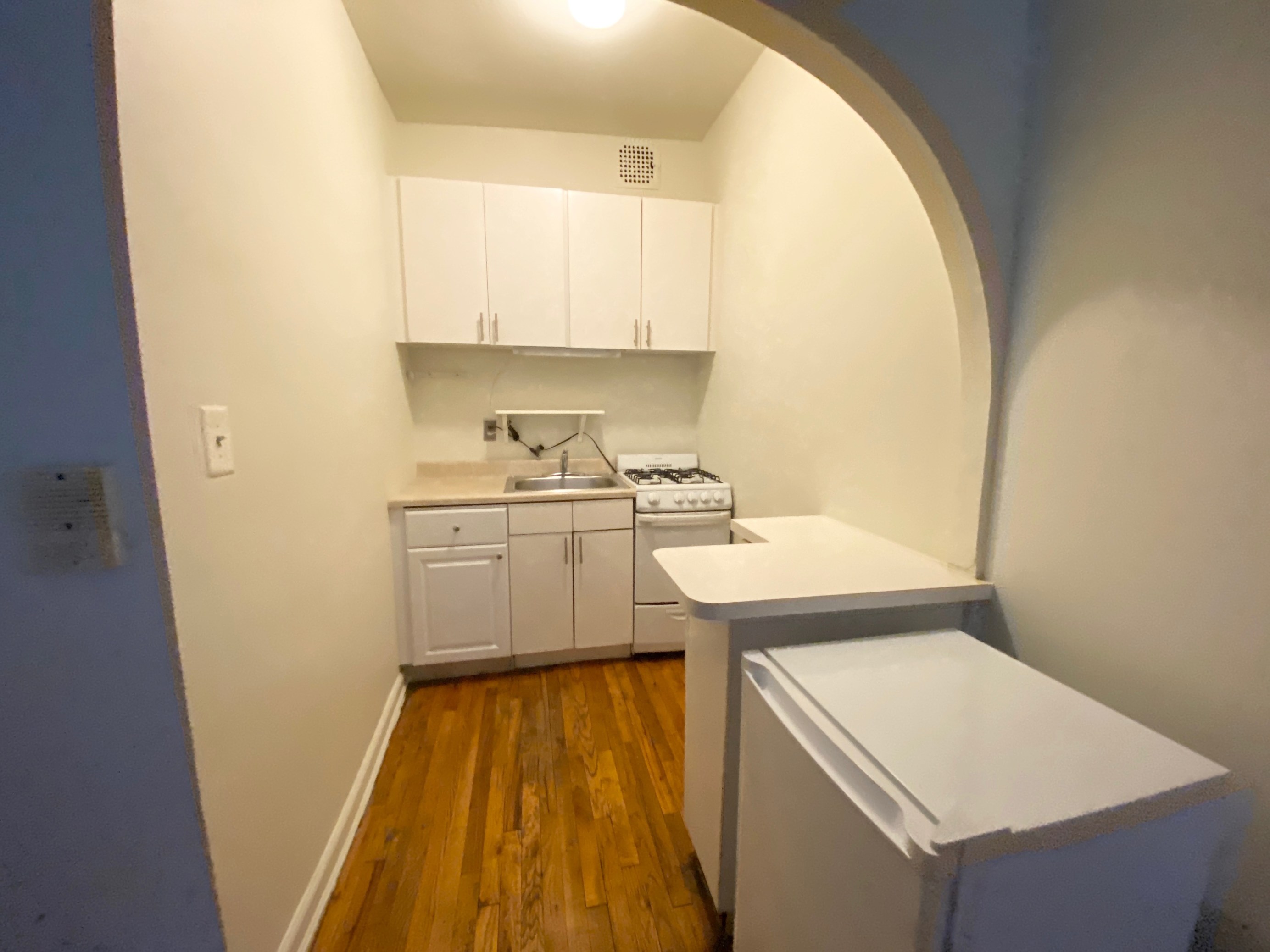 153 East 43rd Street, Unit 3B Manhattan, NY 10017 - Photo 4 of 7