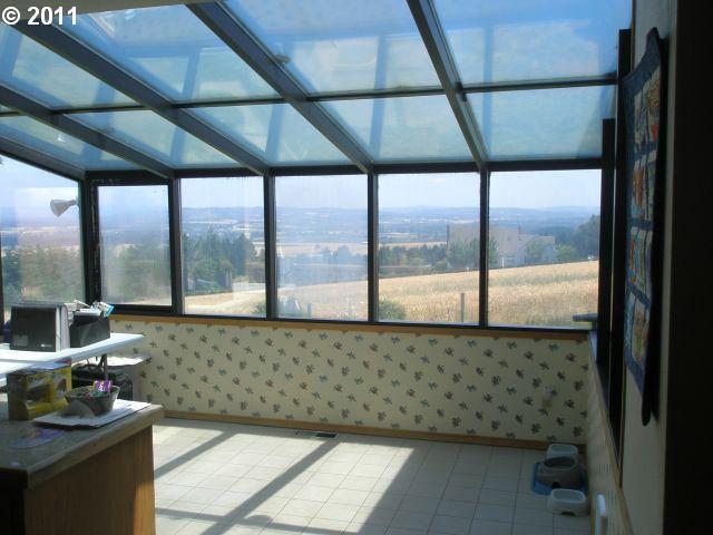 32633 Southwest Laurelview Road Hillsboro, OR 97123 - Photo 3 of 10