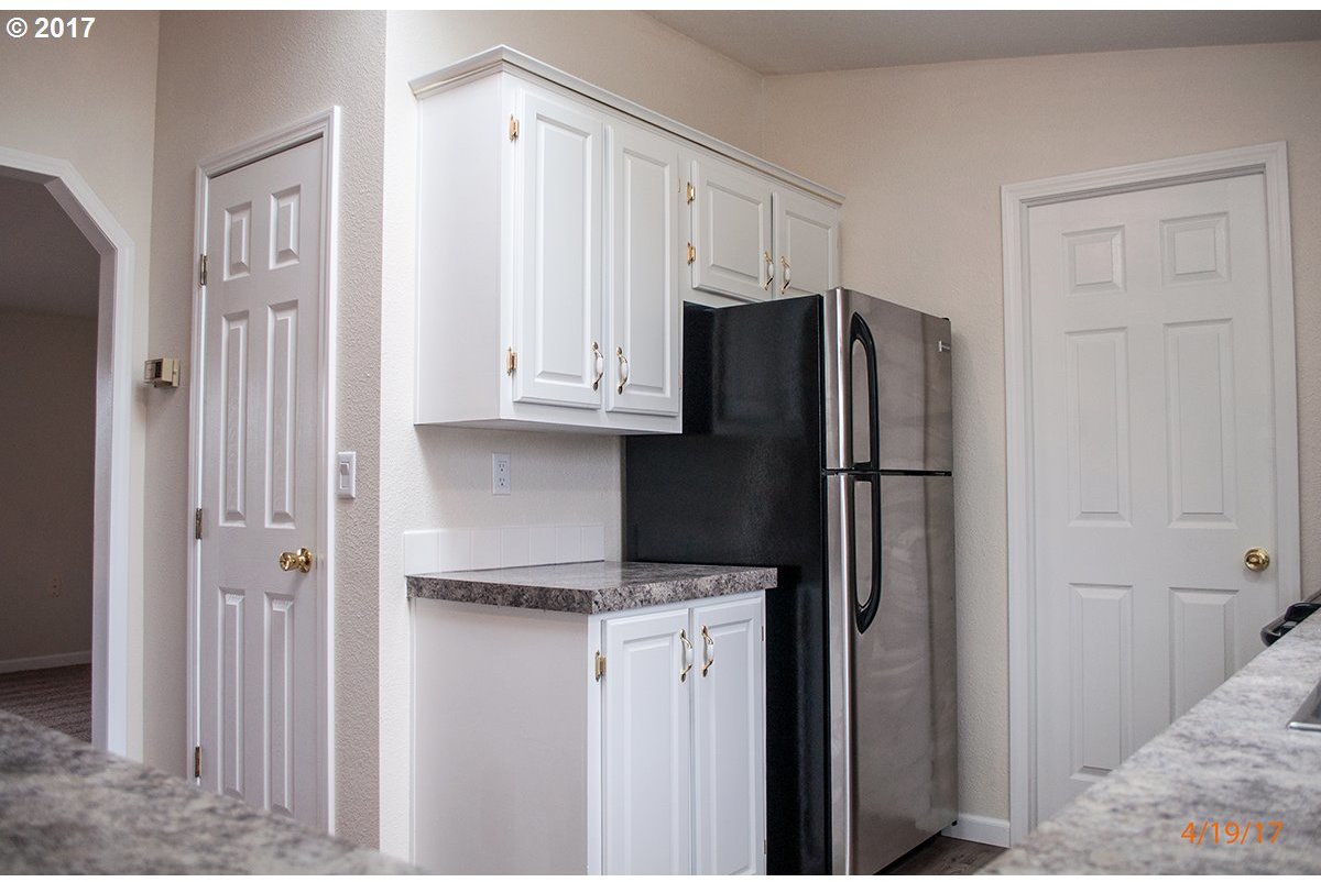 13145 Lookingglass Road Winston, OR 97496 - Photo 11 of 32 Gallery Image 11