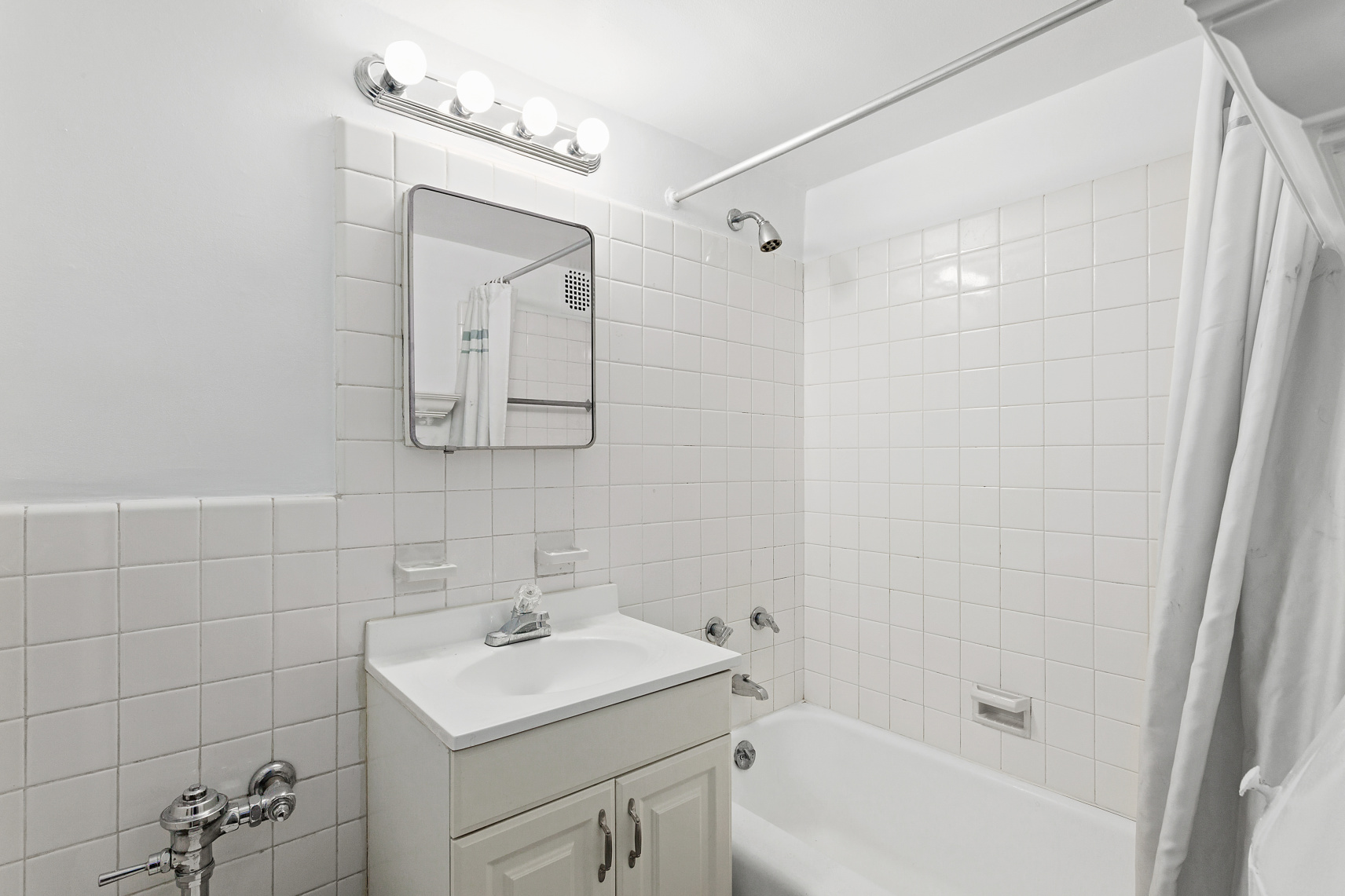 330 East 49th Street, Unit 2L Manhattan, NY 10017 - Photo 4 of 6