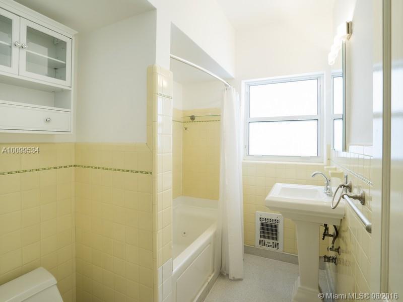 560 Northeast 57th Street Miami, FL 33137 - Photo 13 of 31