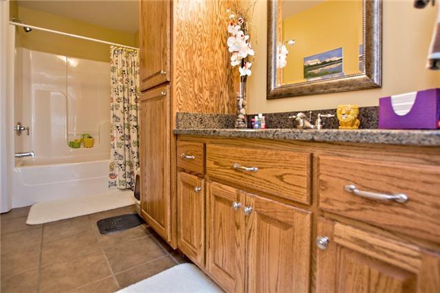 3416 Hawks Ridge Road Columbia, TN 38401 - Photo 23 of 30 2nd floor hall bathroom - that connects to family room....
