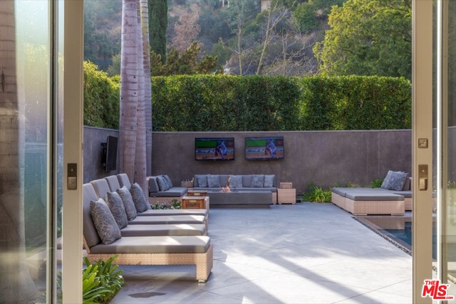 1514 Rising Glen Road Los Angeles, CA 90069 - Photo 12 of 20